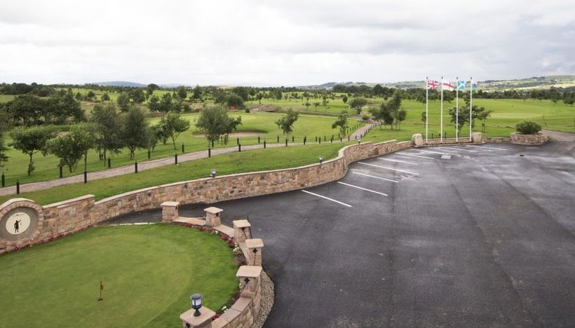 ホテル The Oak Royal