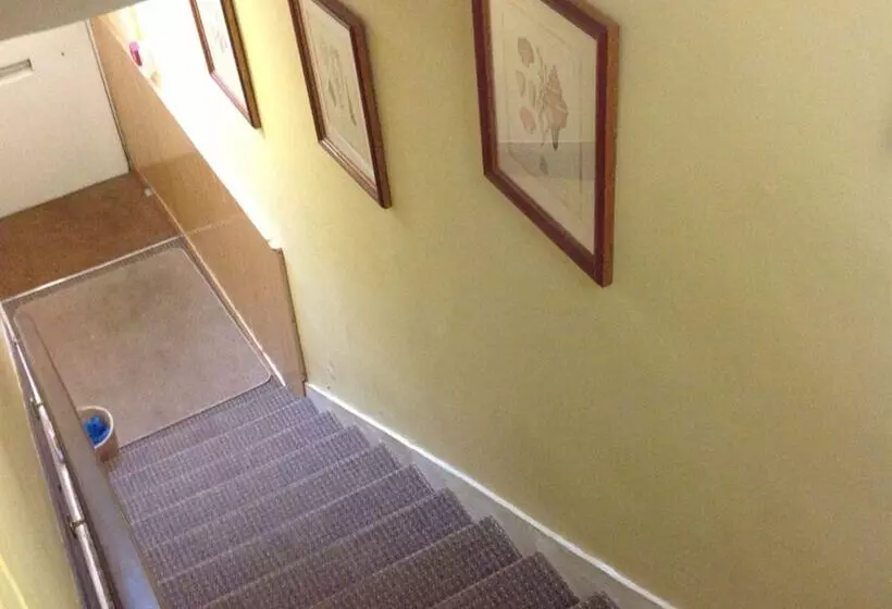 هتل The Avenue Restaurant At The Victoria Inn