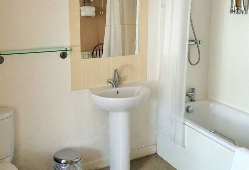 酒店 The Avenue Restaurant At The Victoria Inn