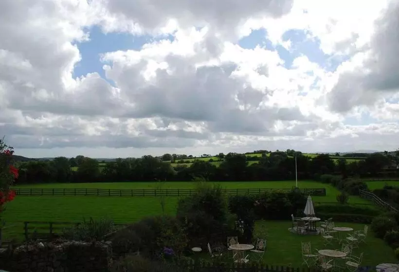 Hotelli The Elephants Nest Inn