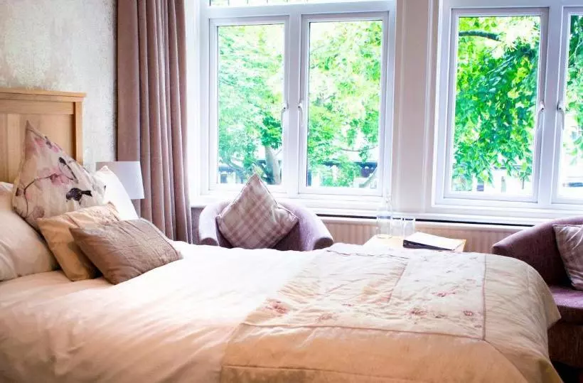 膳宿费 Acorn Lodge Harrogate