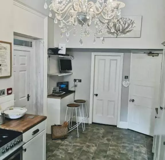 膳宿费 Acorn Lodge Harrogate