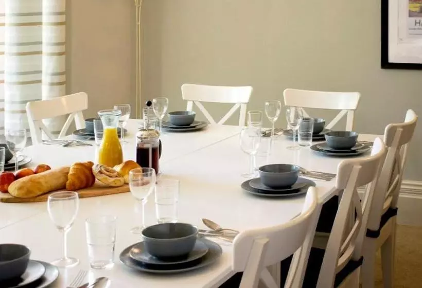 膳宿费 Acorn Lodge Harrogate