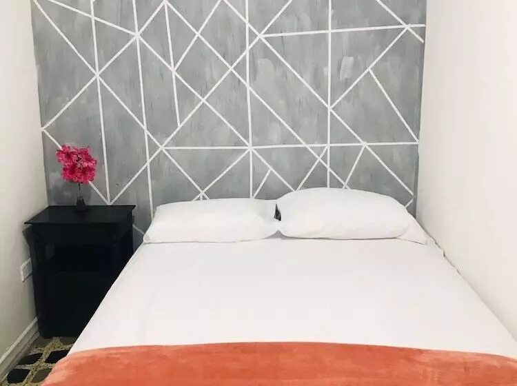 پانسیون Hostal La 18