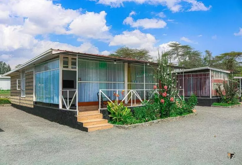 هتل Lakewalk Cabin