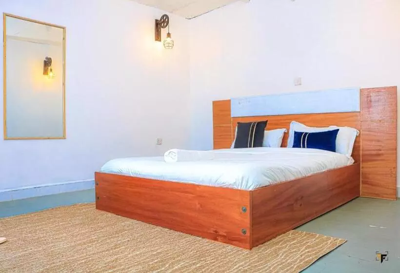 هتل Lakewalk Cabin