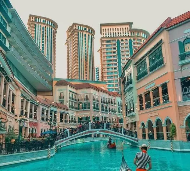 Morgan Suite Bgc Across5 Venice Canal Mall Free Pool Gym