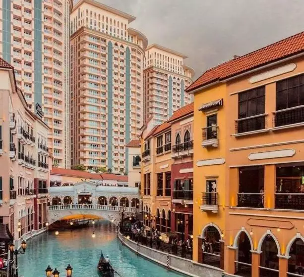 Morgan Suite Bgc Across5 Venice Canal Mall Free Pool Gym