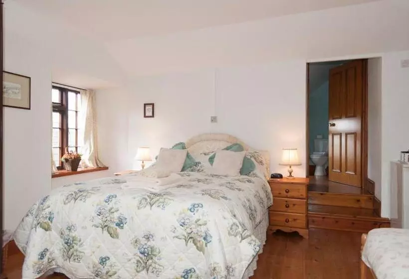 Bed and Breakfast Burton Farmhouse