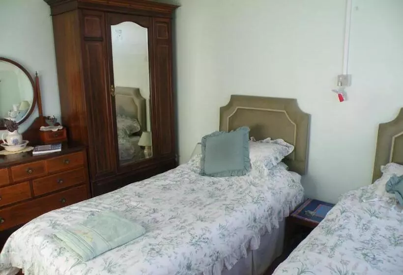 Bed and Breakfast Burton Farmhouse