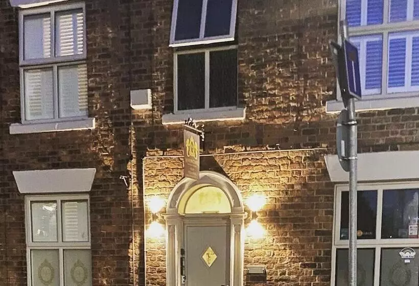 تختخواب و صبحانه Maison Claire