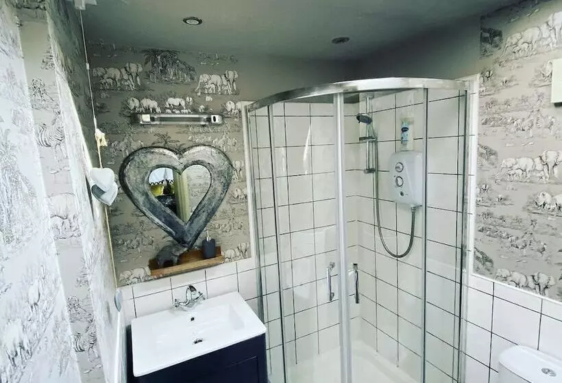 تختخواب و صبحانه Maison Claire