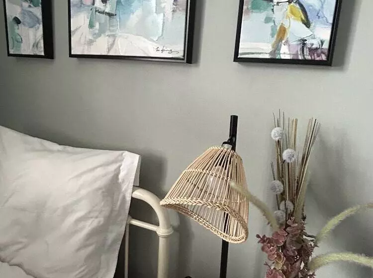 تختخواب و صبحانه Maison Claire