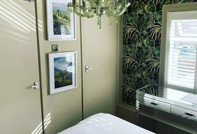 تختخواب و صبحانه Maison Claire