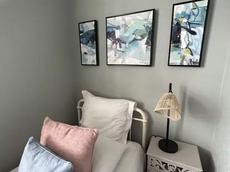 تختخواب و صبحانه Maison Claire