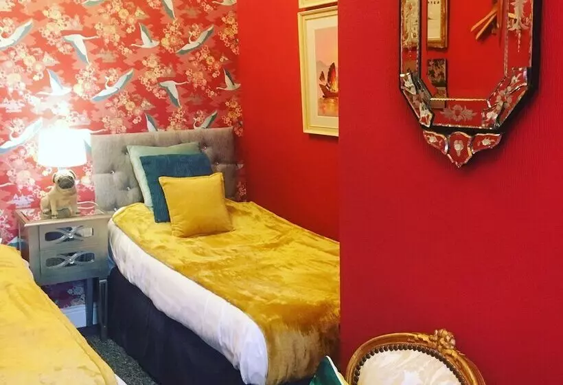 تختخواب و صبحانه Maison Claire