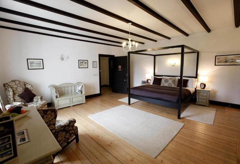 Отель Achnagairn Castle