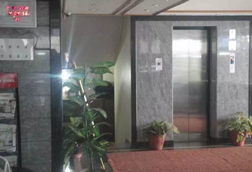 هتل Chinna's Residency