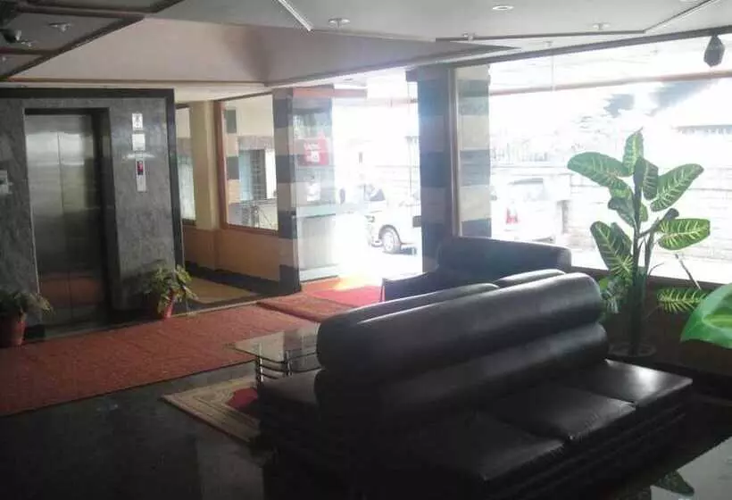 هتل Chinna's Residency