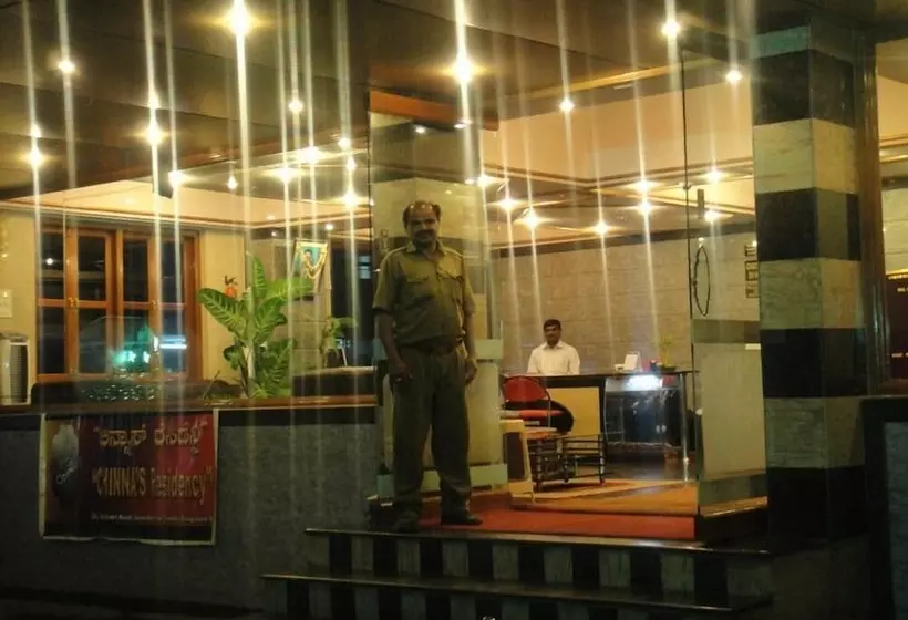 هتل Chinna's Residency