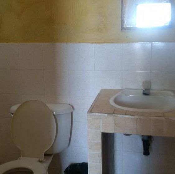 هتل Flores De Peten