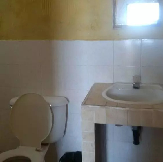 هتل Flores De Peten