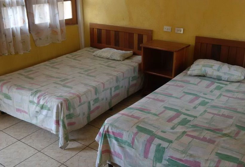 هتل Flores De Peten