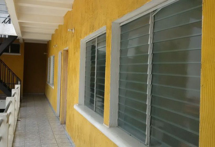 هتل Flores De Peten