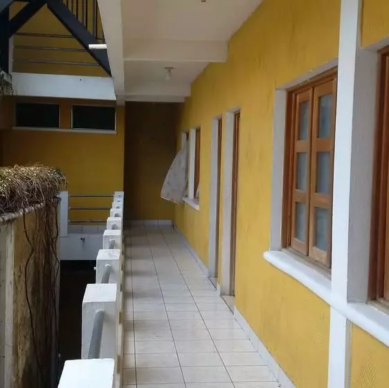 هتل Flores De Peten