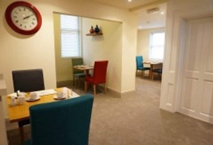 בית מלון כפרי Shoreside Inn