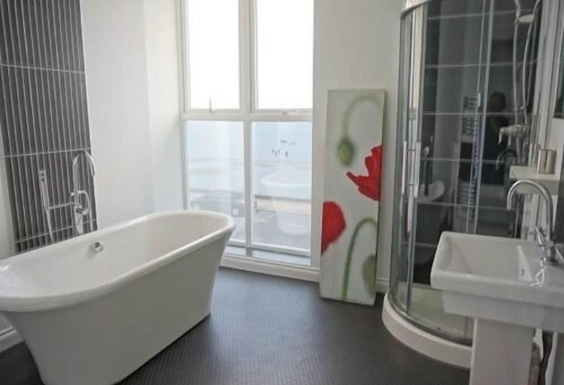 בית מלון כפרי Shoreside Inn