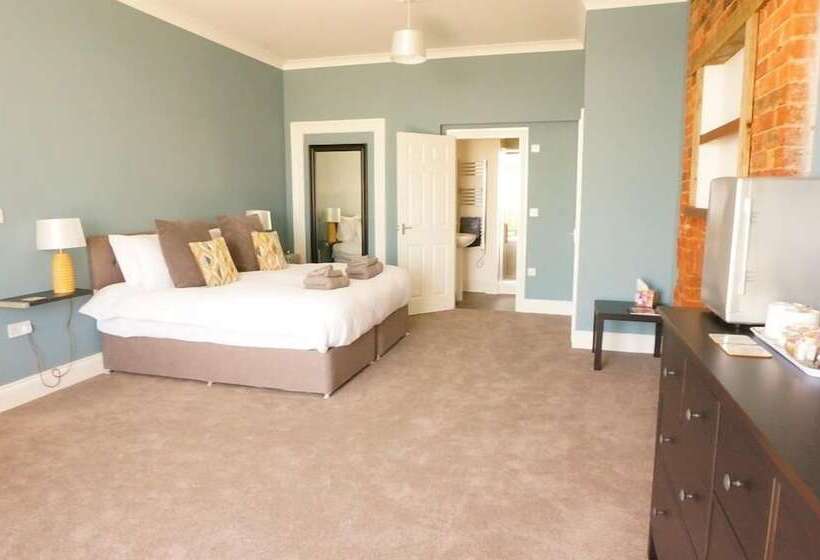 בית מלון כפרי Shoreside Inn