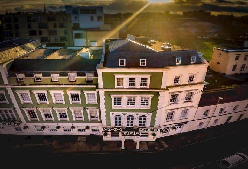 ホテル The Clarendon Royal