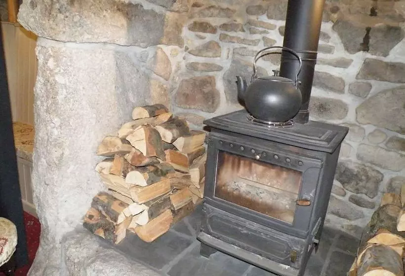 בית מלון כפרי The Fountain Licensed B&b