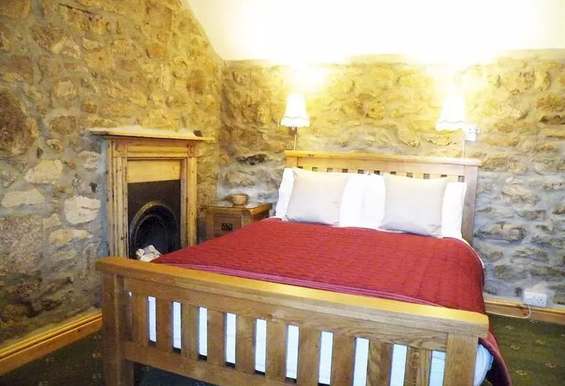 בית מלון כפרי The Fountain Licensed B&b