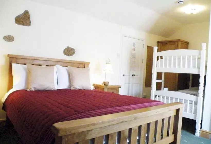 בית מלון כפרי The Fountain Licensed B&b