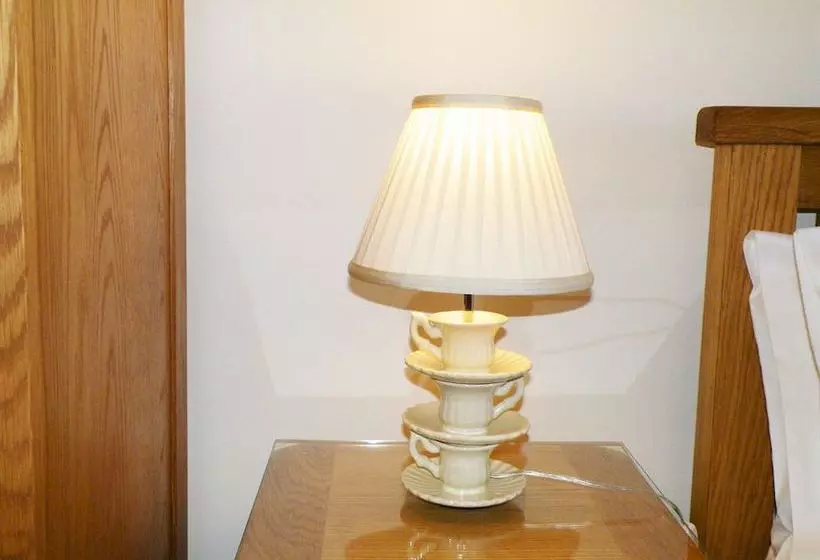 בית מלון כפרי The Fountain Licensed B&b