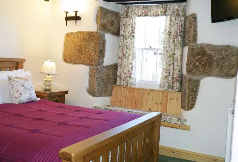 בית מלון כפרי The Fountain Licensed B&b