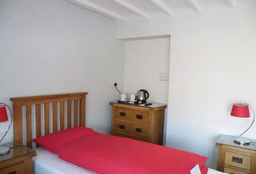 בית מלון כפרי The Fountain Licensed B&b