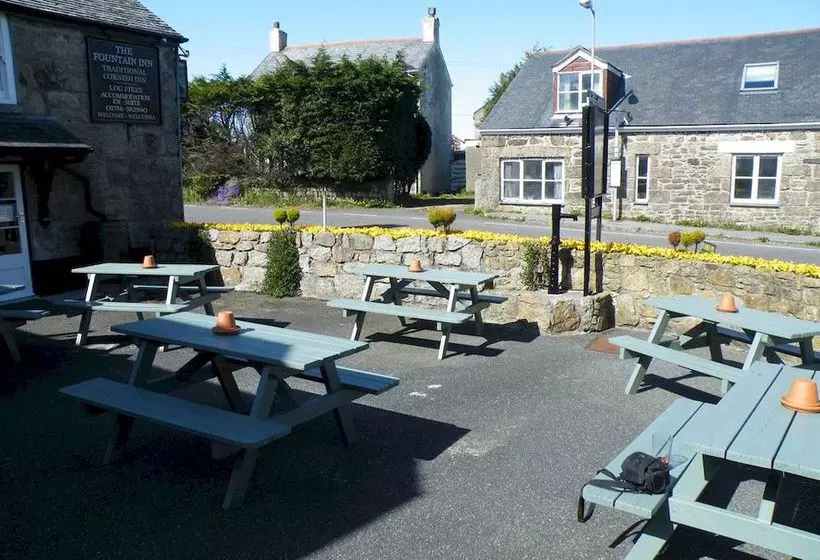 בית מלון כפרי The Fountain Licensed B&b