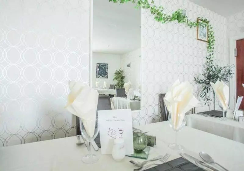 酒店 The White Swan Inn