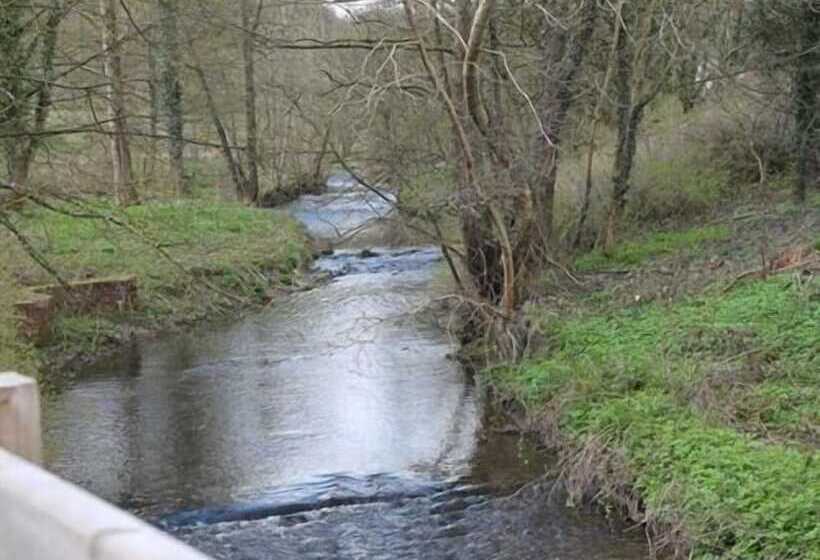 בית מלון כפרי We Three Loggerheads