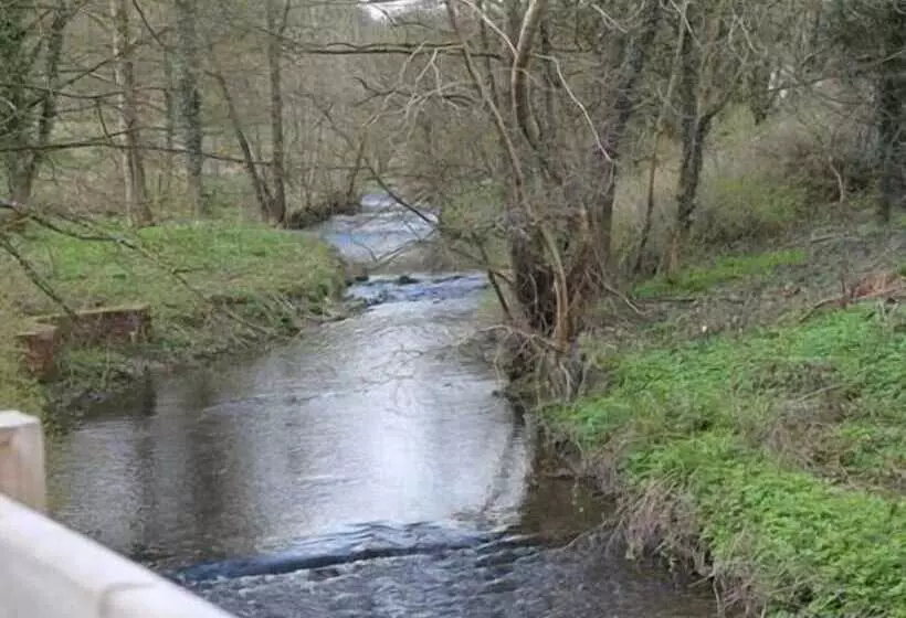 בית מלון כפרי We Three Loggerheads