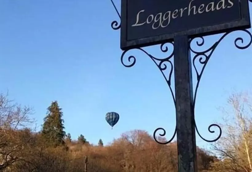 בית מלון כפרי We Three Loggerheads