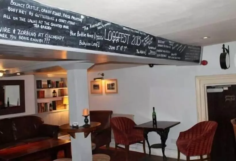 בית מלון כפרי We Three Loggerheads