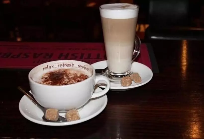 בית מלון כפרי We Three Loggerheads