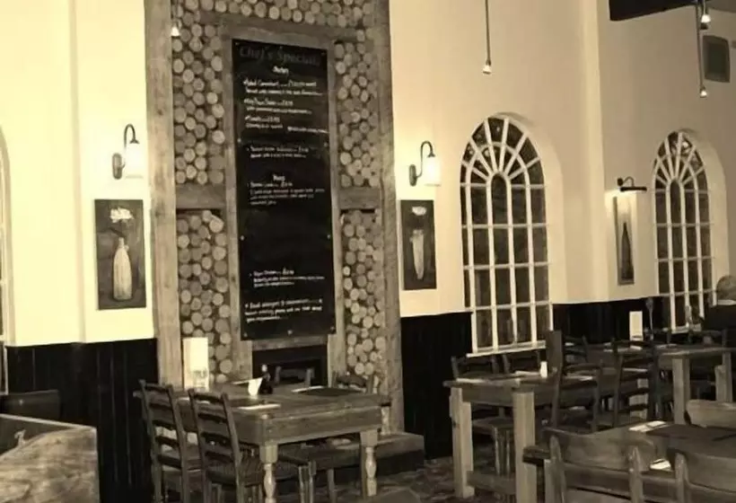 בית מלון כפרי We Three Loggerheads