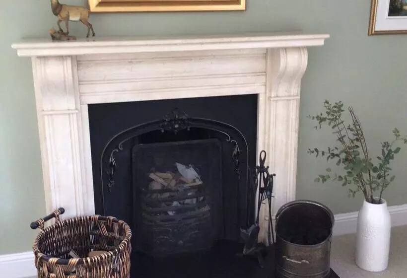 פנסיון Castlecroft Bed And Breakfast