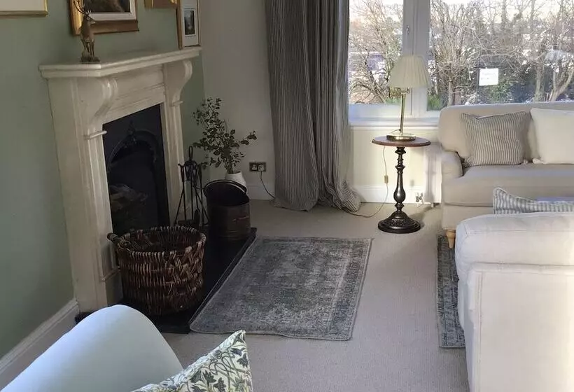 פנסיון Castlecroft Bed And Breakfast