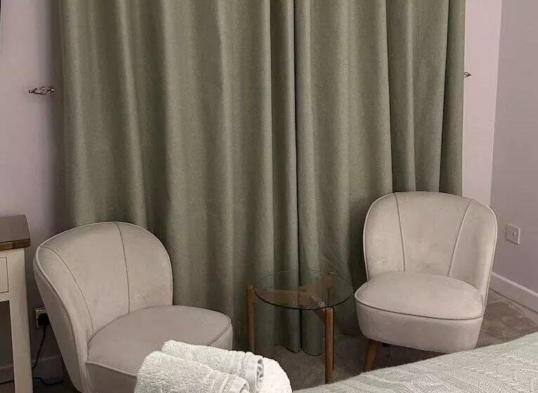 פנסיון Castlecroft Bed And Breakfast